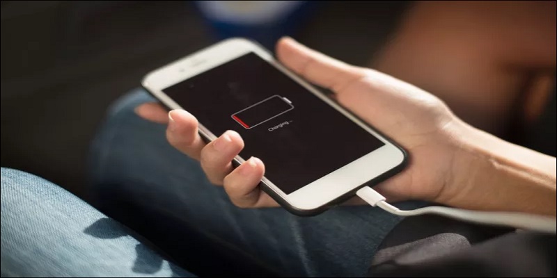 iphone keeps turning off battery indicator