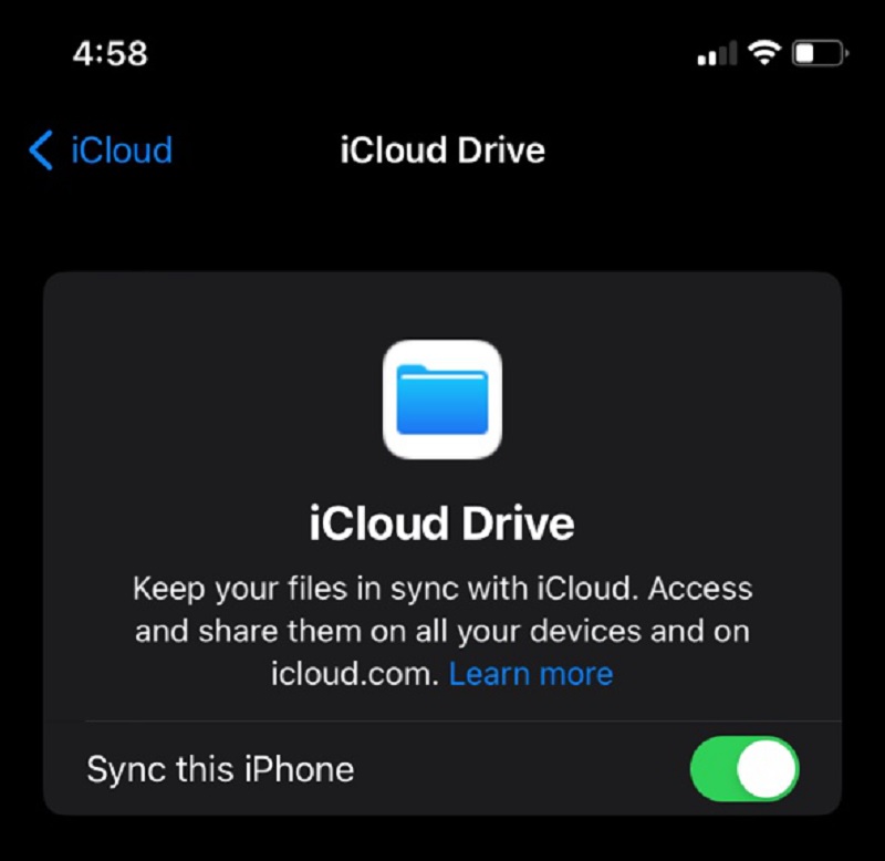 does icloud save message automatically